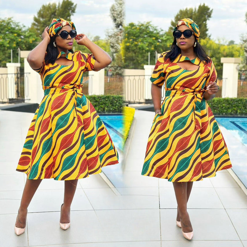 Wave Swirl Patterned Knee-Length Wrap Dress with V-Neckline and Short Sleeves