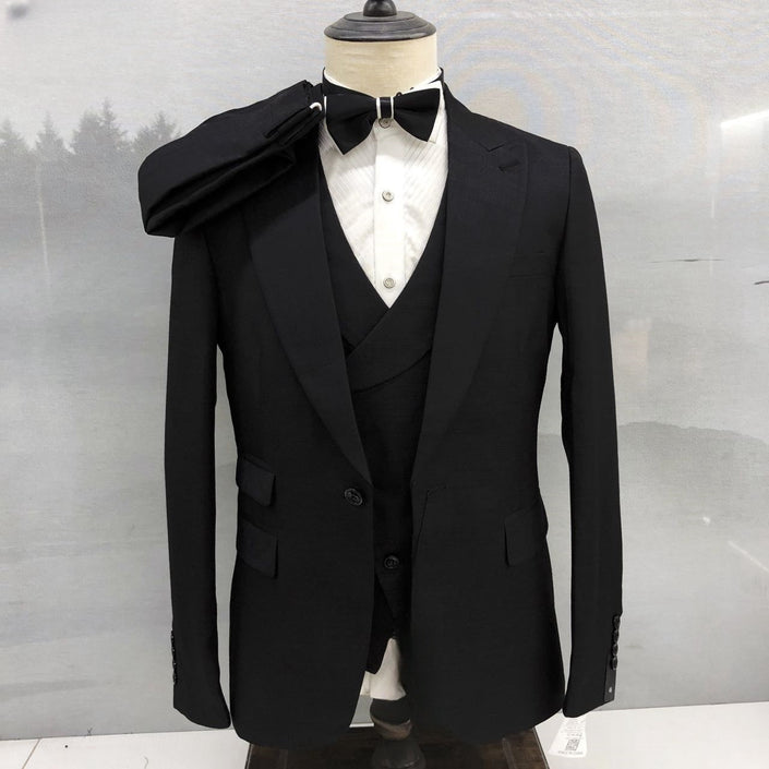 Business Men’s Three-Piece Suit Set with Notched Lapels and Textured Fabric