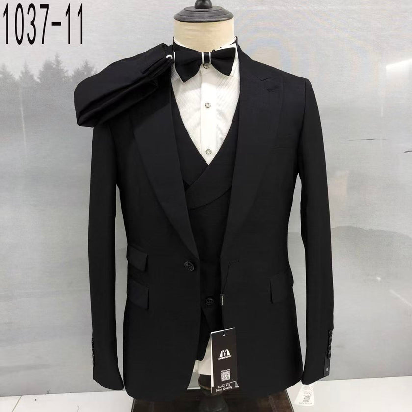 Slim fit 3-piece suit: black blazer with peak lapels and buttoned vest