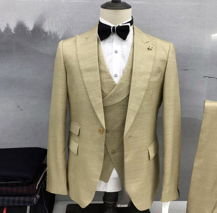 Business Men’s Three-Piece Suit Set with Notched Lapels and Textured Fabric