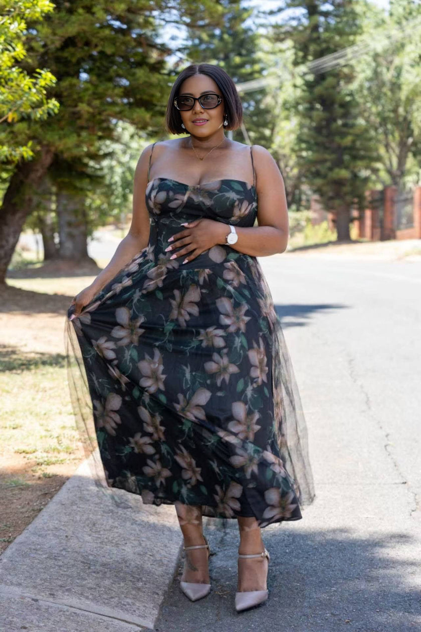 Women's Floral Print Spaghetti Strap Maxi Dress with Sweetheart Neckline and Sheer Overlay