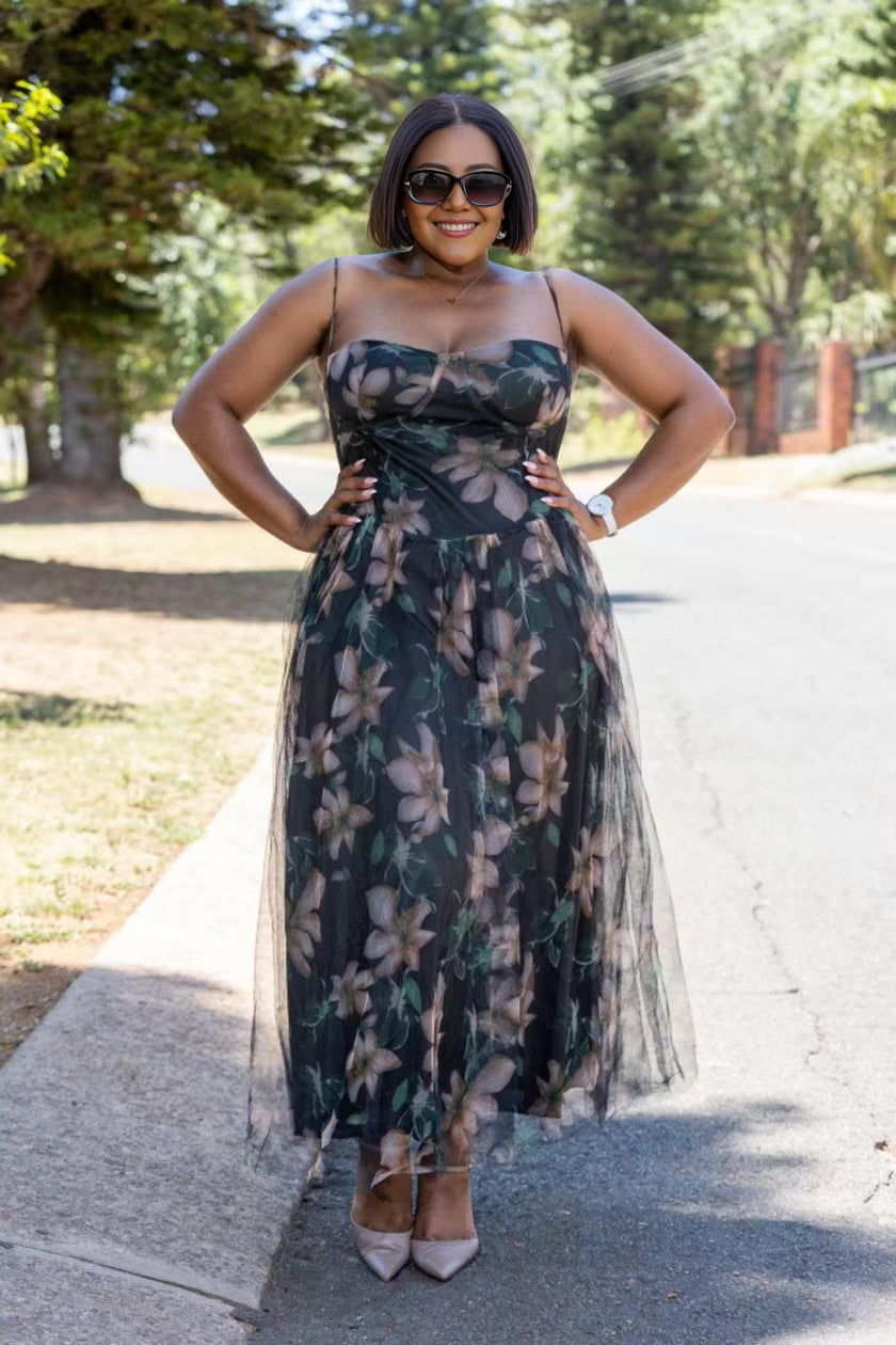 Women's Floral Print Spaghetti Strap Maxi Dress with Sweetheart Neckline and Sheer Overlay