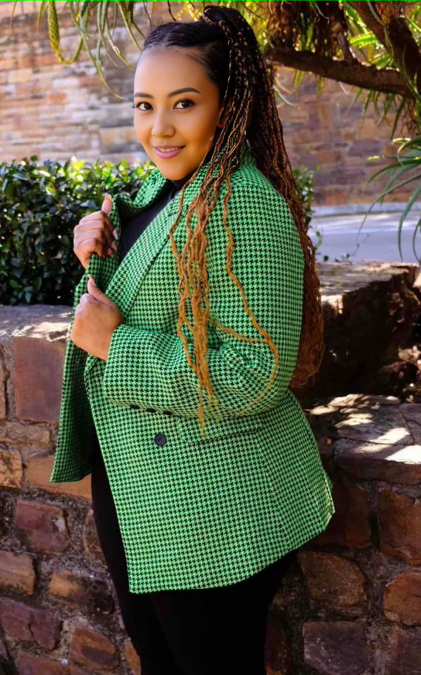 Double-Breasted Houndstooth Blazer with Notched Lapel and Flap Pockets