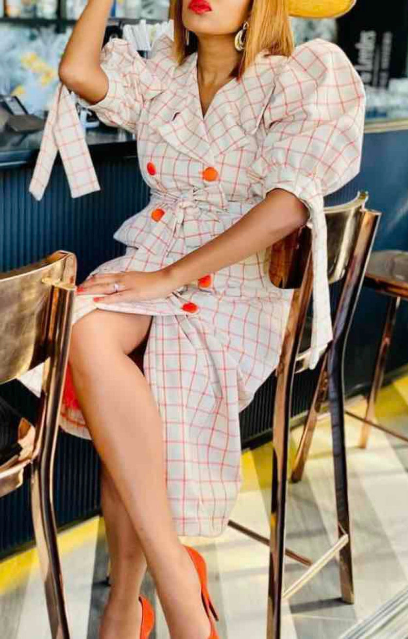 Plaid Patterned Long Trench Coat for Business and Casual Occasions in Spring and Autumn