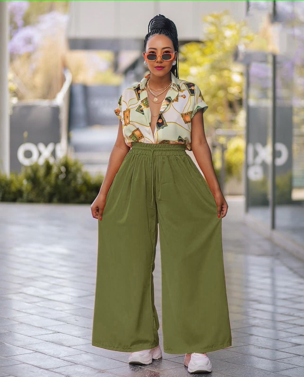 Tropical print twin set with short-sleeve shirt and olive wide-leg pants