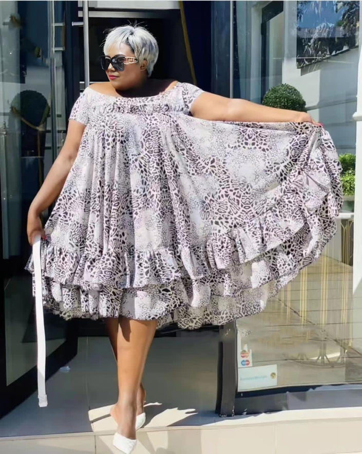 Flared lace dress with puff sleeves, allover lace pattern, wide skirt