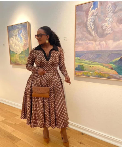 Geometric flared midi dress with long sleeves and V-neck zigzag pattern