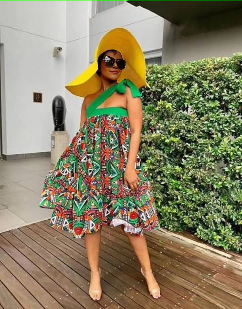 Sleeveless Knee-Length Flared Dress with Geometric Print