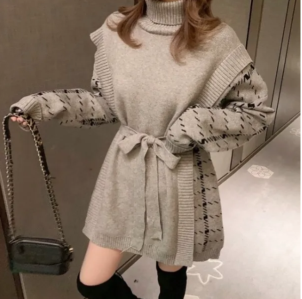 Women's Knitted High-Neck Crop Top with Textured Ribbed Pattern and Flared Sleeves