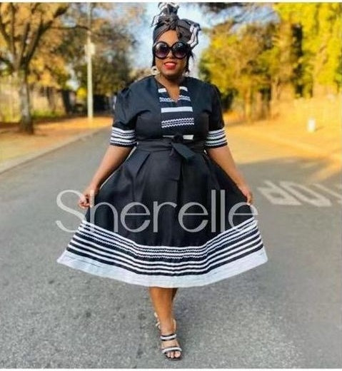 Classic Shirt Dress with Horizontal Stripes and Collared Neckline