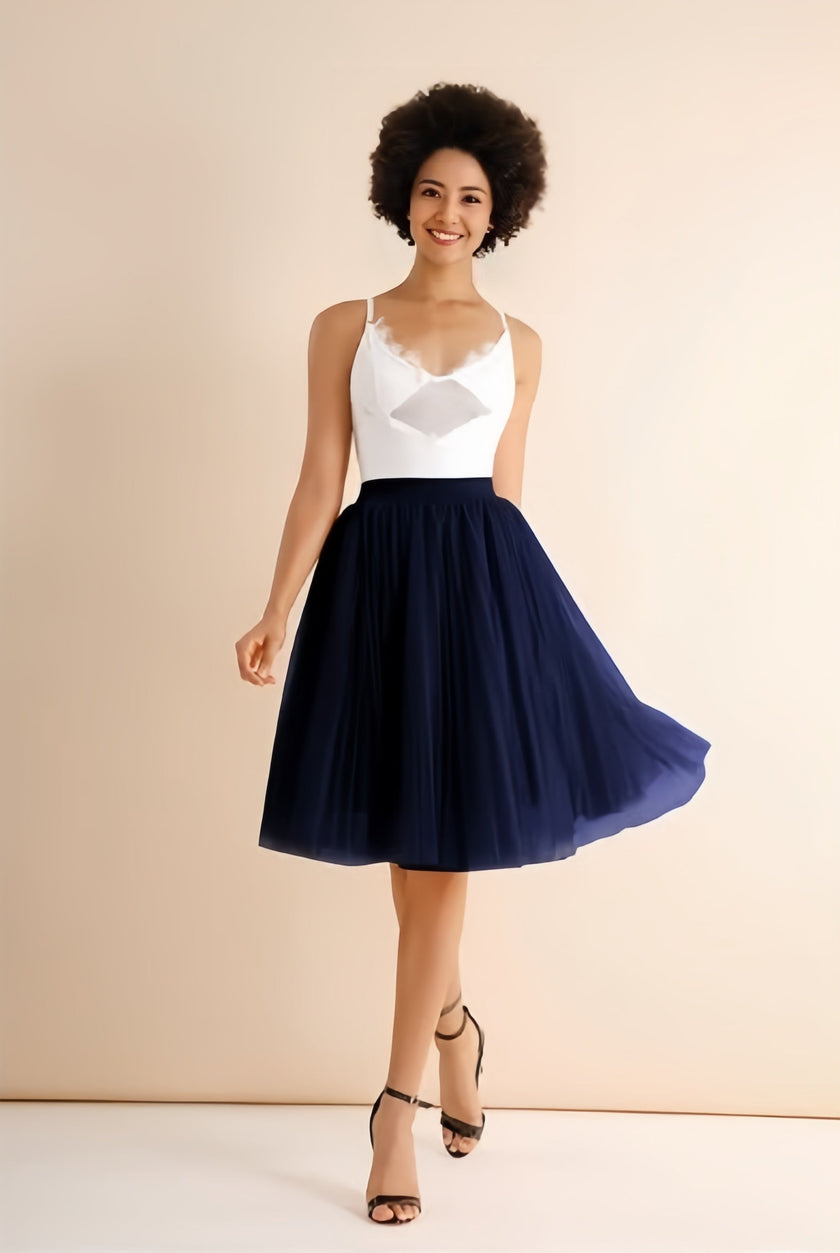Pleated midi skirt with stretch waist, navy blue