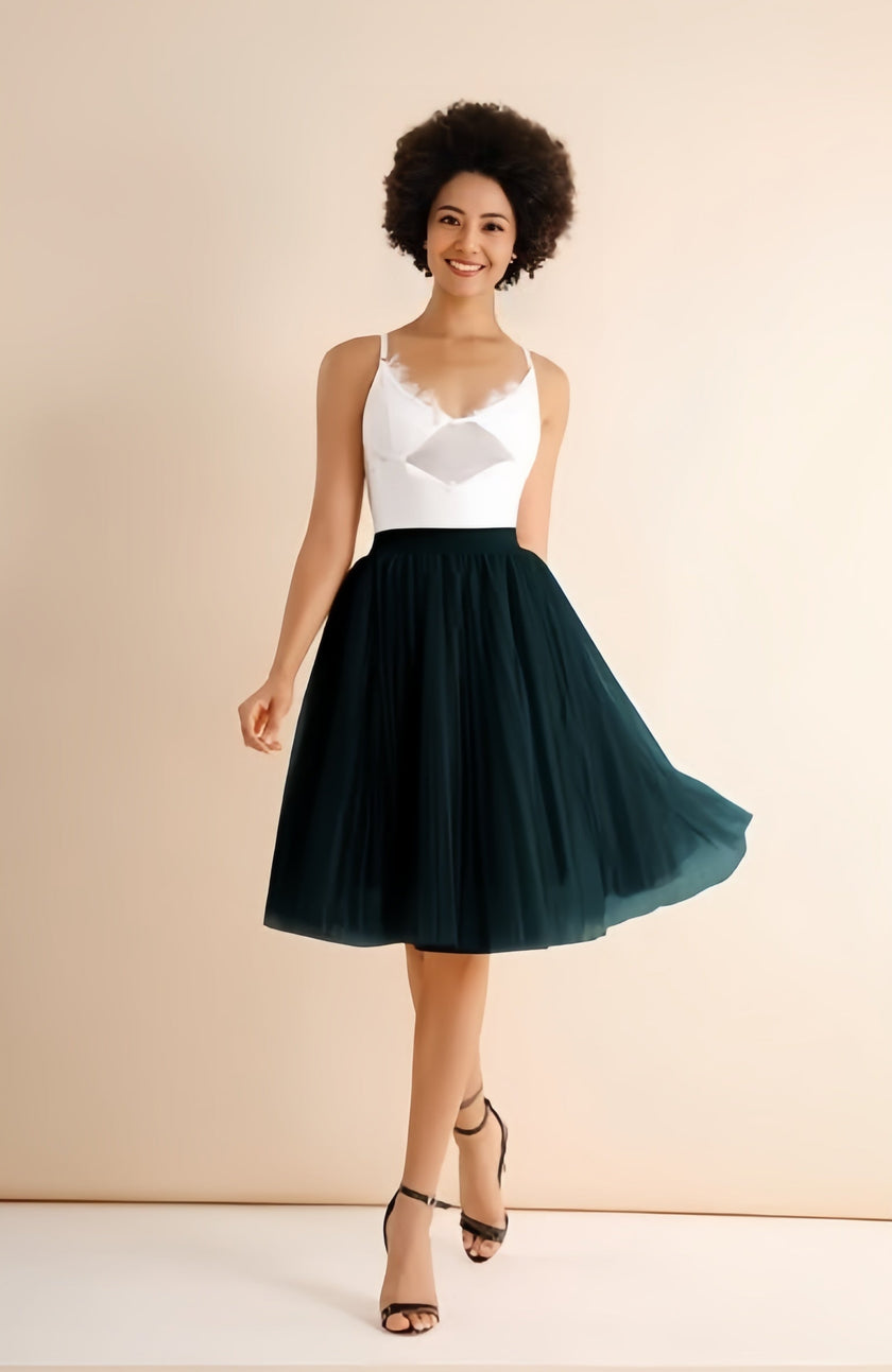 Pleated midi skirt with stretch waist, dark green