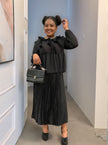：Women's Loose-Fit Top with Cinched Waist and Pleated Design