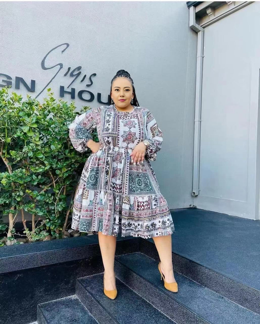 Patterned Knee-Length Dress with Flared Skirt and Elbow-Length Sleeves