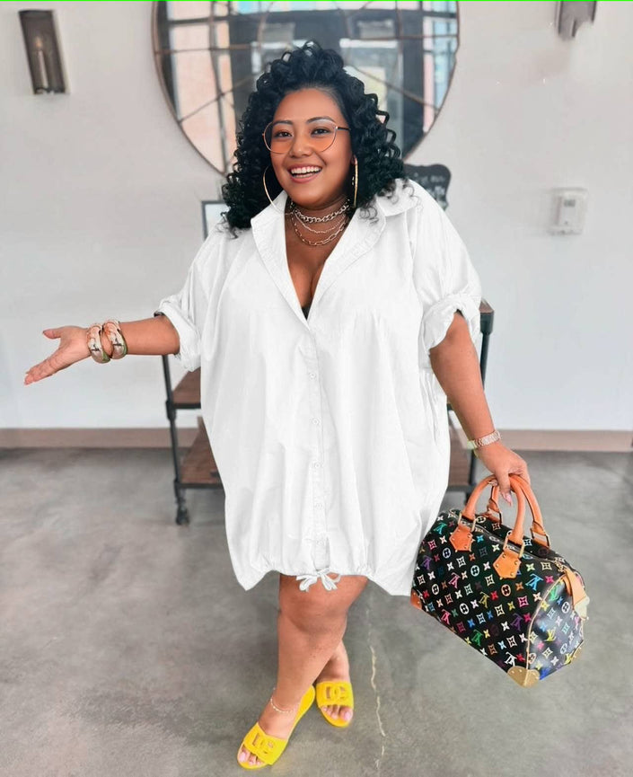 Loose-fit shirt dress with drawstring hem in white, short sleeves, button front