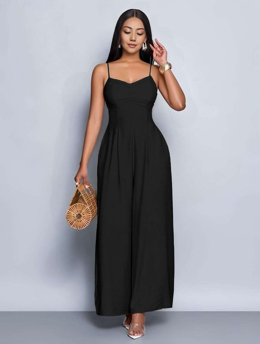 Black pleated wide-leg jumpsuit, fitted bodice, spaghetti straps and flowy wide legs