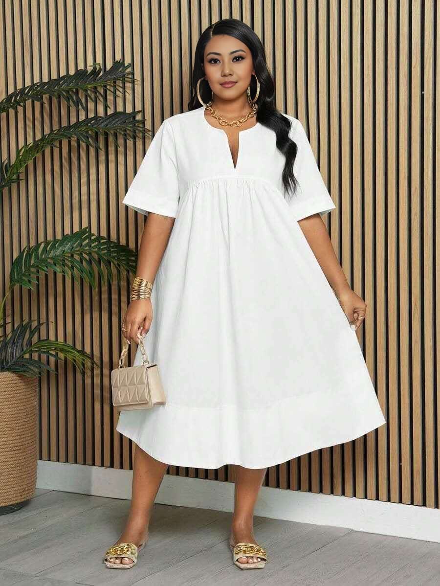 Weißes V-Neck Midi-Kleid, locker sitzend, kurze Ärmel, geraffter Rock