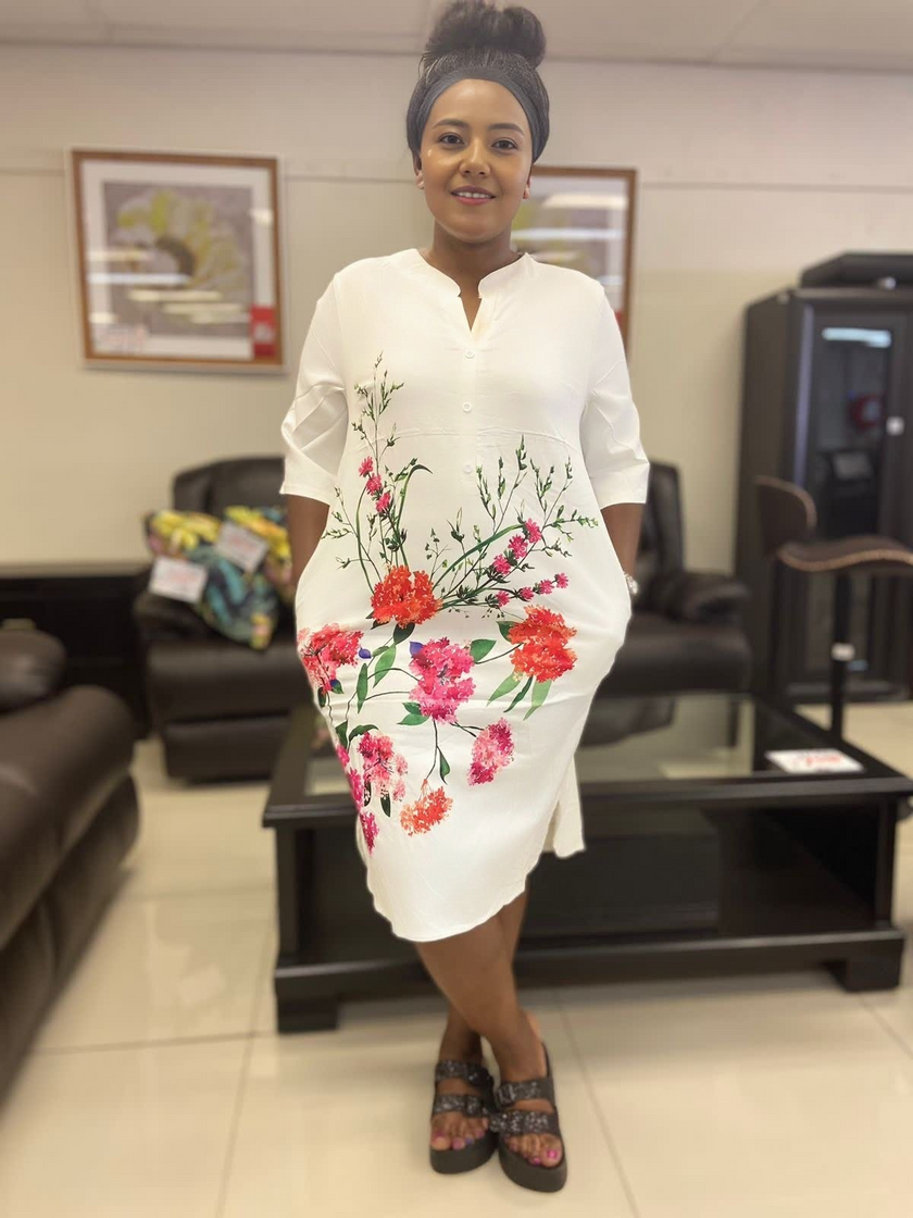 White Floral Pattern Dress, Loose Casual Style, V-Neck Design, Three-Quarter Sleeves