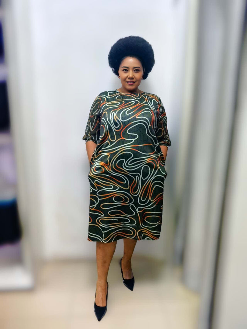 Abstract Wavy Line Pattern Knee-Length Dress with Three-Quarter Sleeves