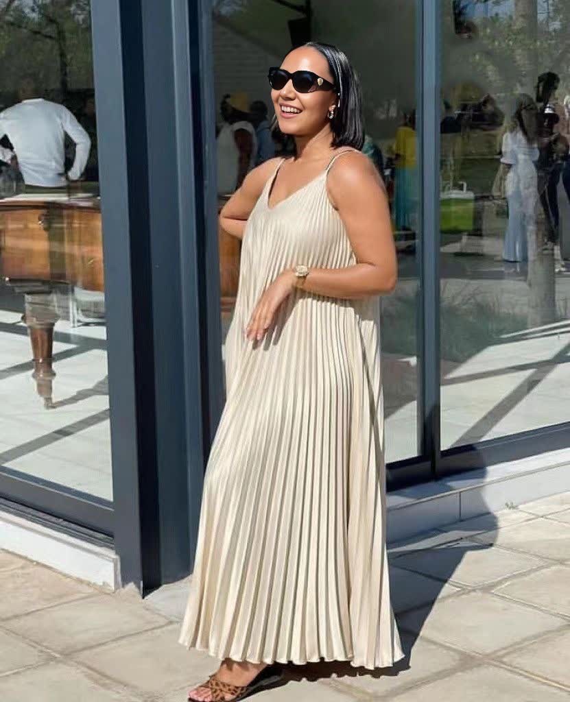 Sleeveless pleated maxi dress, light beige V-neck with fine pleats
