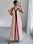 Rosa Maxi-Kleid mit V-Ausschnitt und schwarzen Kontraststreifen, ärmellos