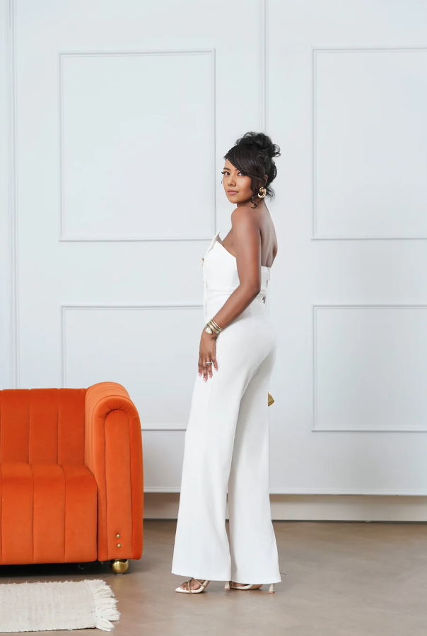 Single-Sleeve Fitted Waist Jumpsuit with Elegant Button Embellishments