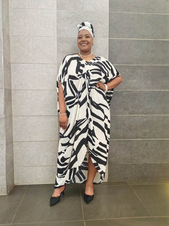 Loose-fit white and black zebra print maxi dress with round neck, short sleeves