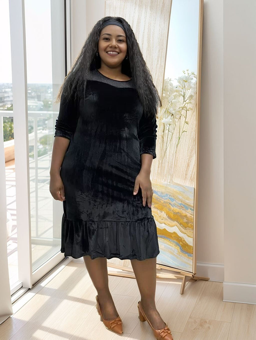 Black Velvet Mid-Length Dress with Elegant Long Sleeves and Ruffled Hem