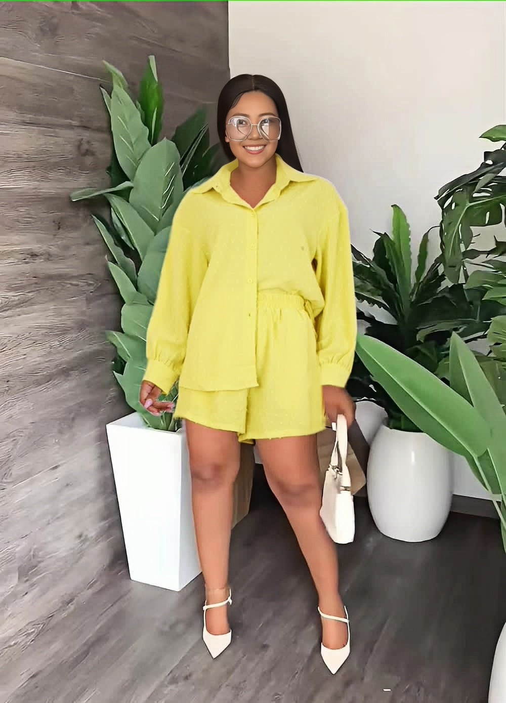 Light-Yellow Twin Set: gelbe Bluse mit kurzem Rock, Knopfleiste, Puffärmel