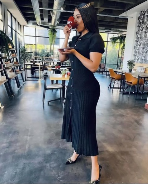 Classic Button-Embellished Tiered Long-Sleeve Knited Dress with Waist Belt for Vintage Daily Style