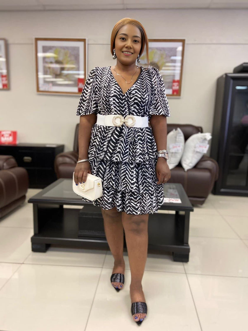 V-Neck Zebra Stripe Pattern Knee-Length Dress Without Belt