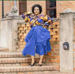 Vintage Twin Set: blau gemusterte Puffärmel-Bluse und blauer Stufenrock