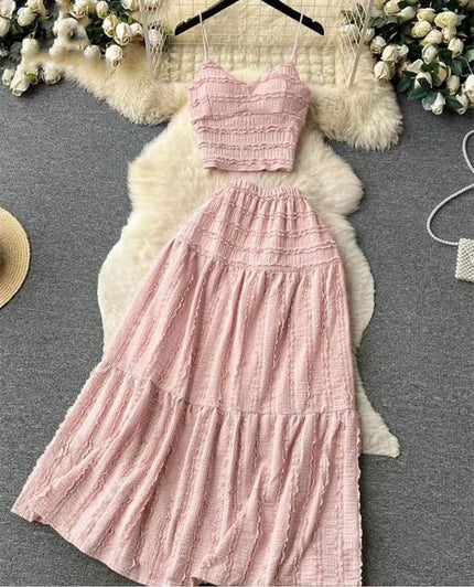 Pink pleated maxi skirt with elastic waistband and tiered gathered design