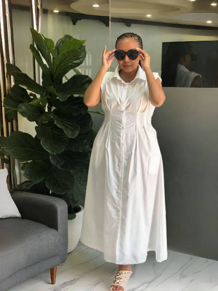 White pleated midi dress with belt, sleeveless collar and fitted waist