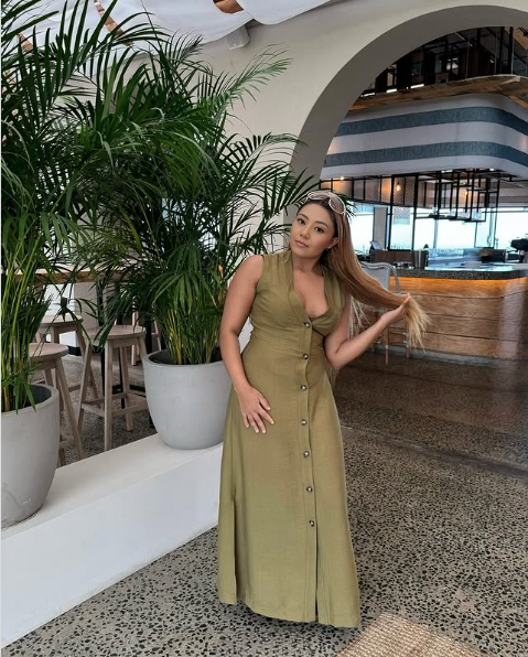 Women's Sleeveless V-Neck Button-Down Dress