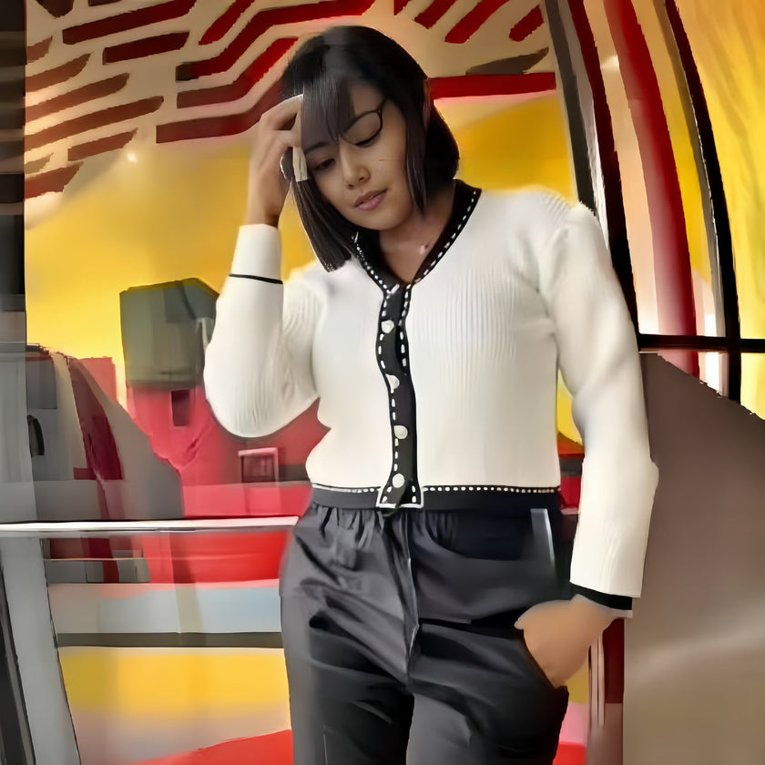 Knitted V-neck Trimmed Slim Fit Top