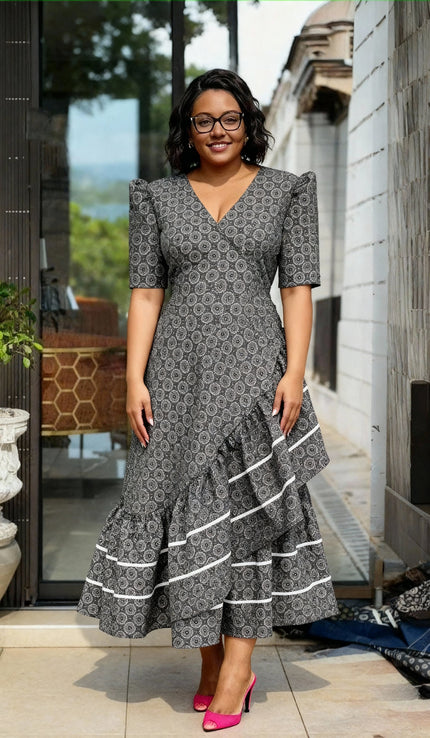 Ruffle high-low dress in dark gray with white print, V-neck and short puff sleeves