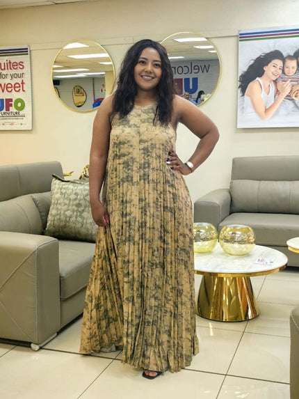 Pleated sleeveless maxi dress with abstract print, light tan and green tones