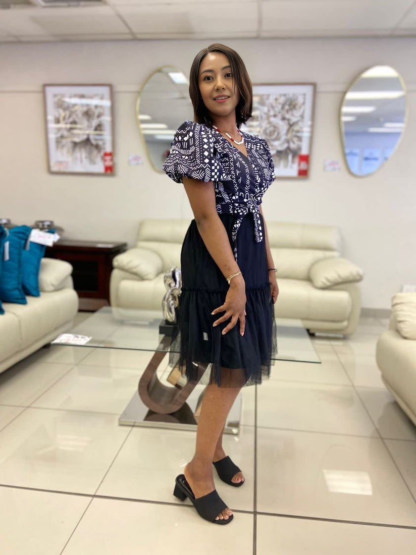 Short-Sleeved Twin Set Ensemble with Geometric Motifs and Yarn Skirt