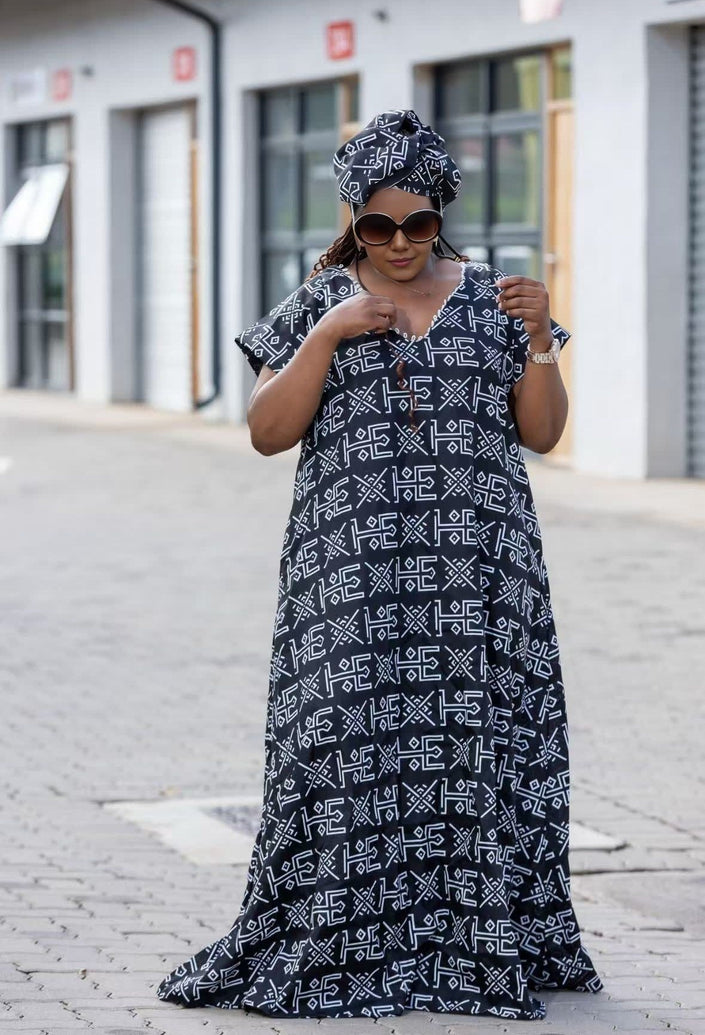 Women’s geometric maxi dress with short sleeves, dark blue with white pattern, oversized fit