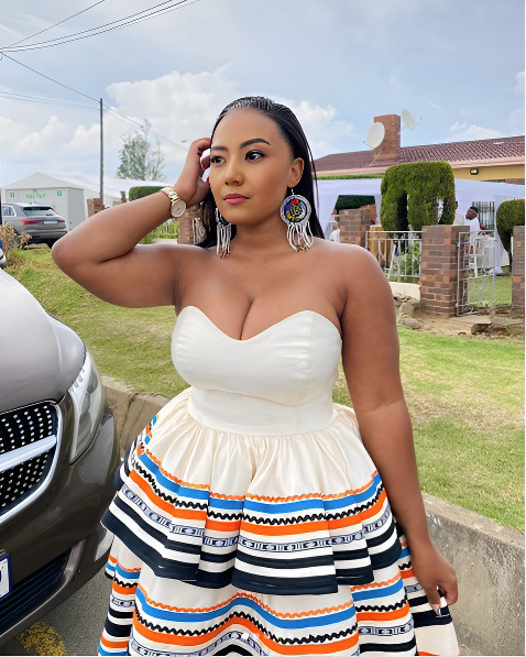 Sweetheart Neckline Strapless Dress with Horizontal Stripe Flare Skirt