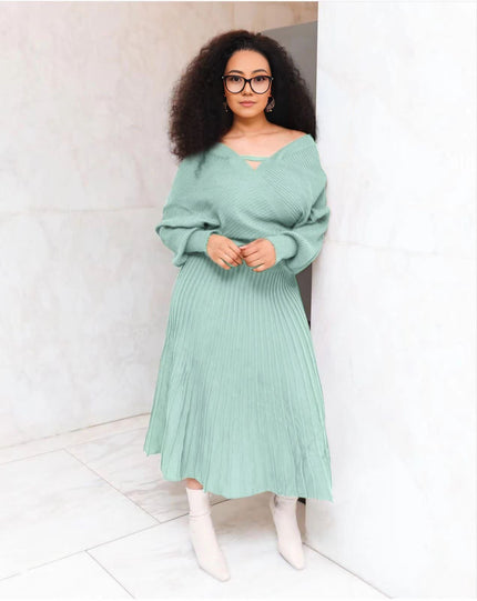 Aquamarine knit V-neck top and pleated skirt set, long sleeves