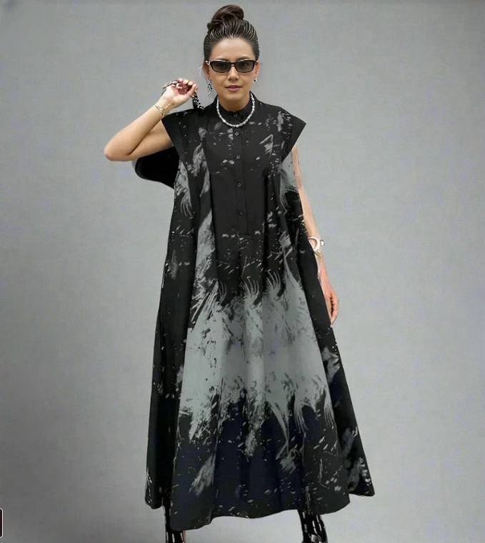 Sleeveless Loose-Fit Printed Dress with Abstract Patterns and Pleated Design