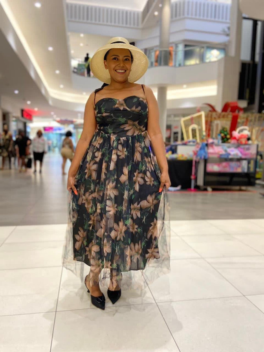 Women's Floral Print Spaghetti Strap Maxi Dress with Sweetheart Neckline and Sheer Overlay