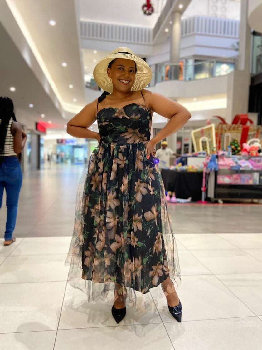 Women's Floral Print Spaghetti Strap Maxi Dress with Sweetheart Neckline and Sheer Overlay