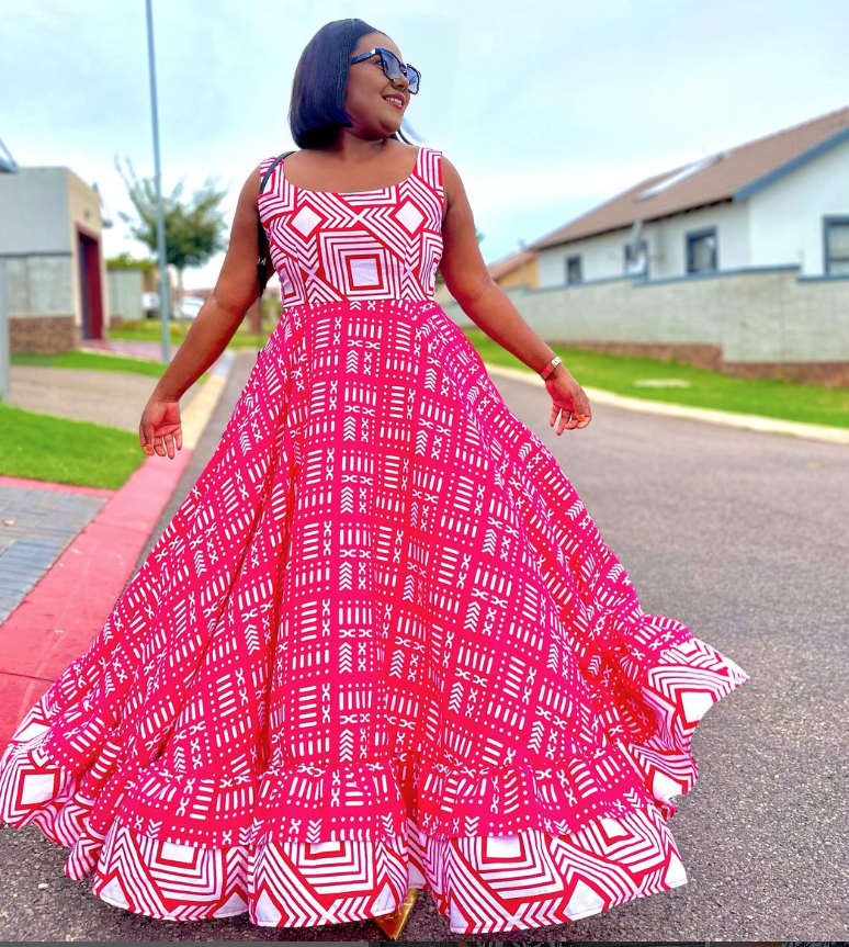 Geometric Pattern Flared Maxi Dress with Fitted Bodice