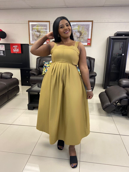 Yellow high-waist pleated midi dress with square neckline and wide straps