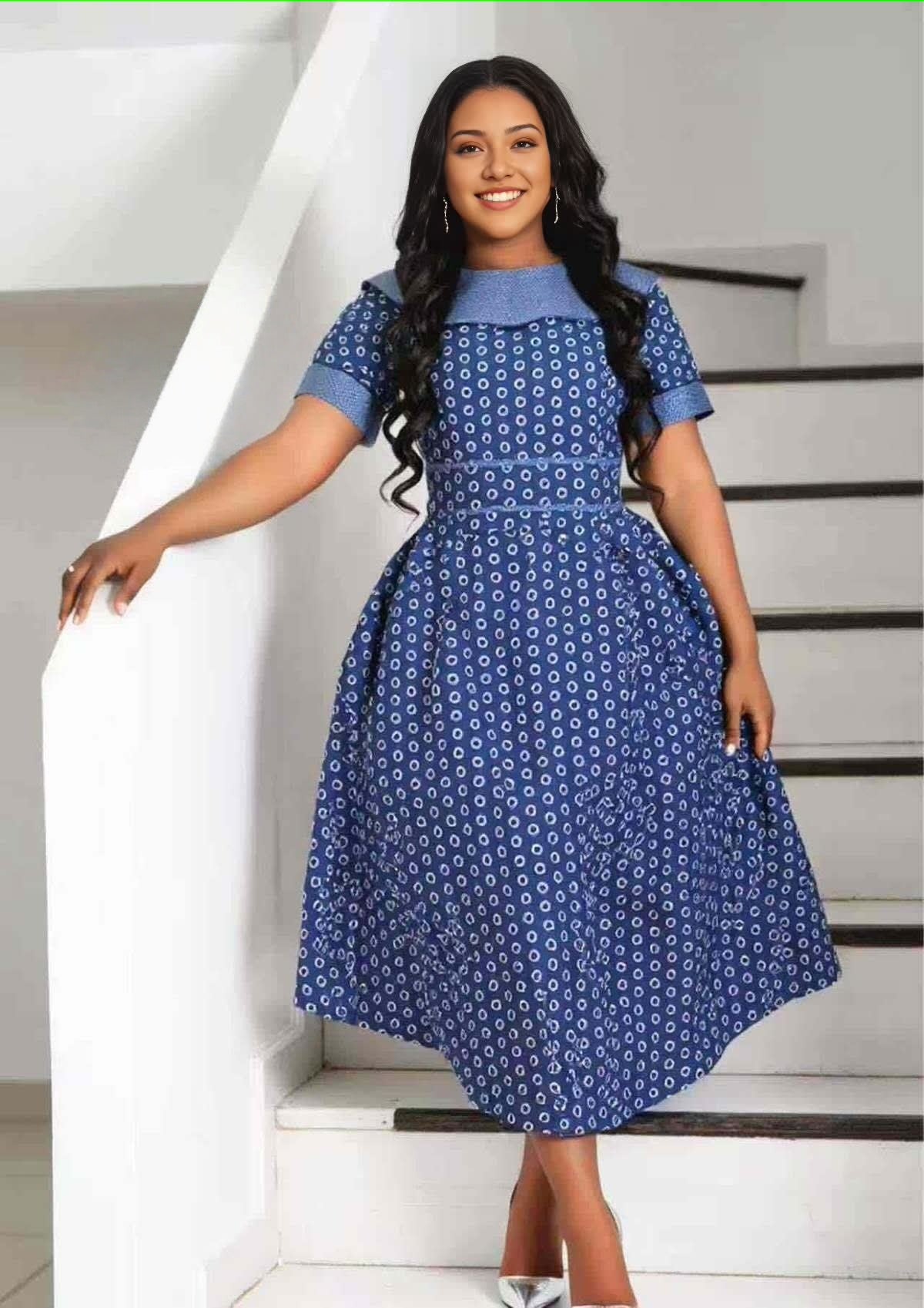 Midi-Kleid mit A-Linien-Schnitt, geometrischem Kreisprint in Blau