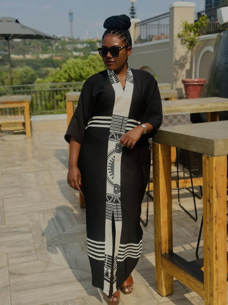 FashionPrice maxi dress, black with geometric stripe print, loose long fit