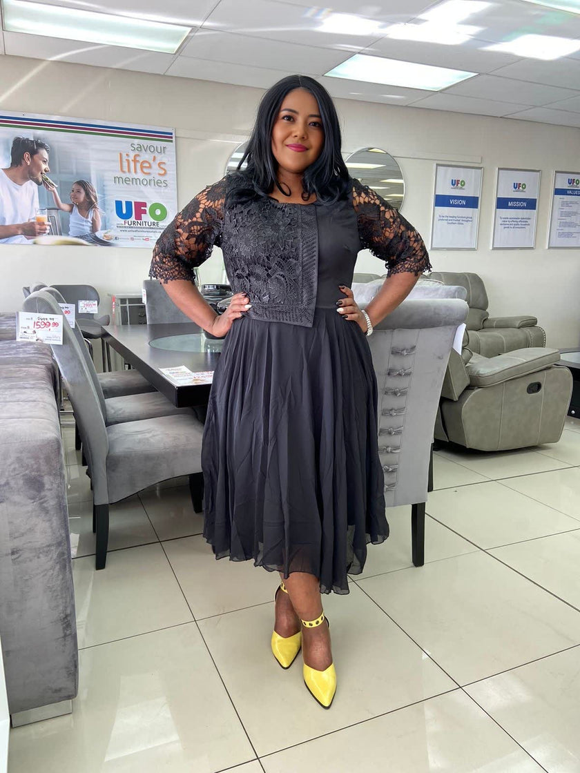 Elegant Lace Sleeve Midi Dress with Tulle Skirt